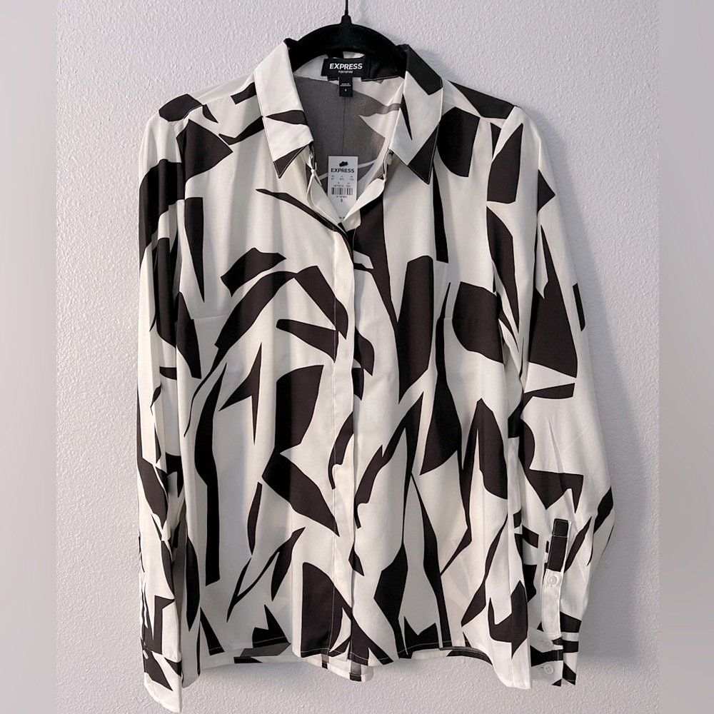 Womens Express Button down top with geometric print